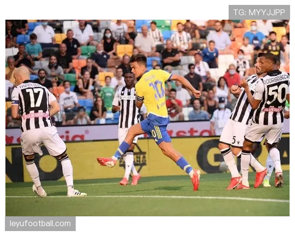 从后场到球门:全景记录佛罗伦萨对阵乌迪内斯比赛中一次经典的18秒反击进球 从后场到球门:全景记录佛罗伦萨对阵乌迪内斯比赛中一次经典的18秒反击进球